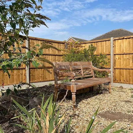 Lodge In The Heart Of Bourne Thurlby Exterior photo
