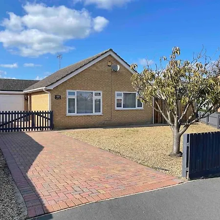 Lodge In The Heart Of Bourne Thurlby Exterior photo